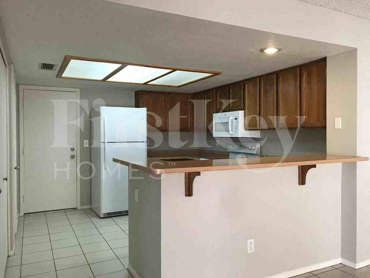 526 E Topeka Dr - Photo 6 of 23