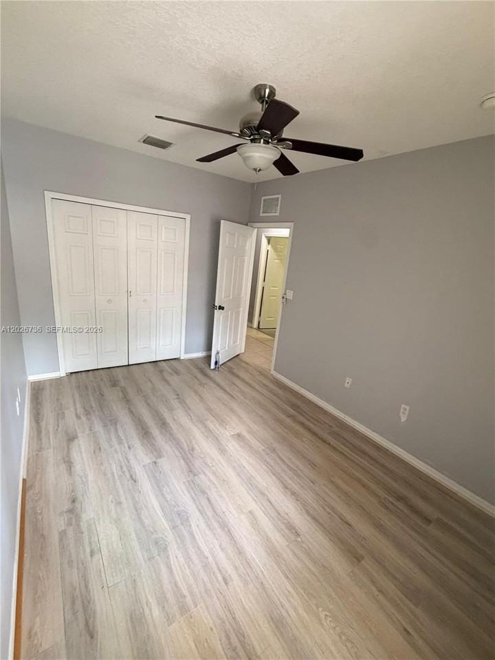 1174 Ne 32nd Ave #0 - Photo 3 of 34