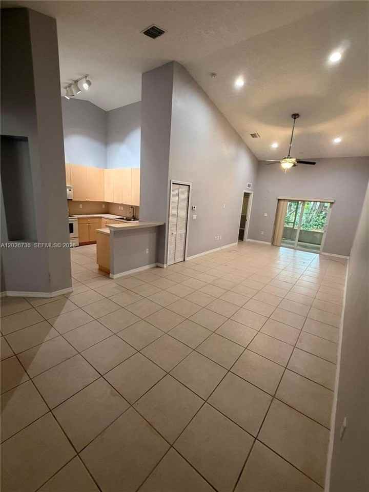 1174 Ne 32nd Ave #0 - Photo 5 of 34