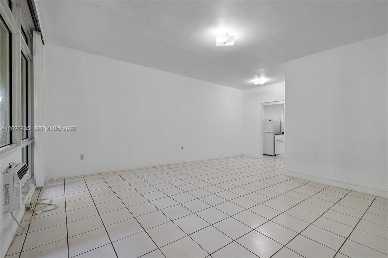 1850 Meridian Ave #9 - Photo 3 of 18