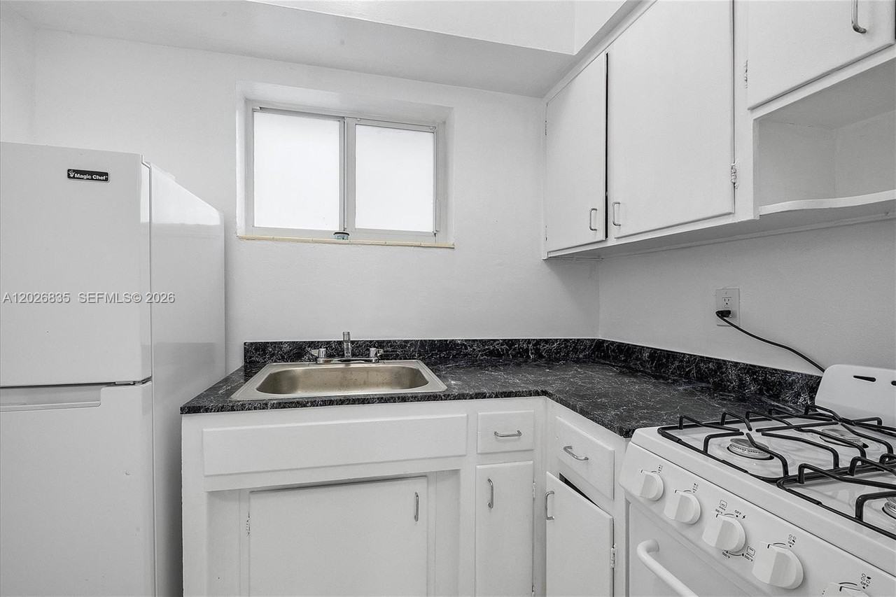 1850 Meridian Ave #9 - Photo 4 of 18