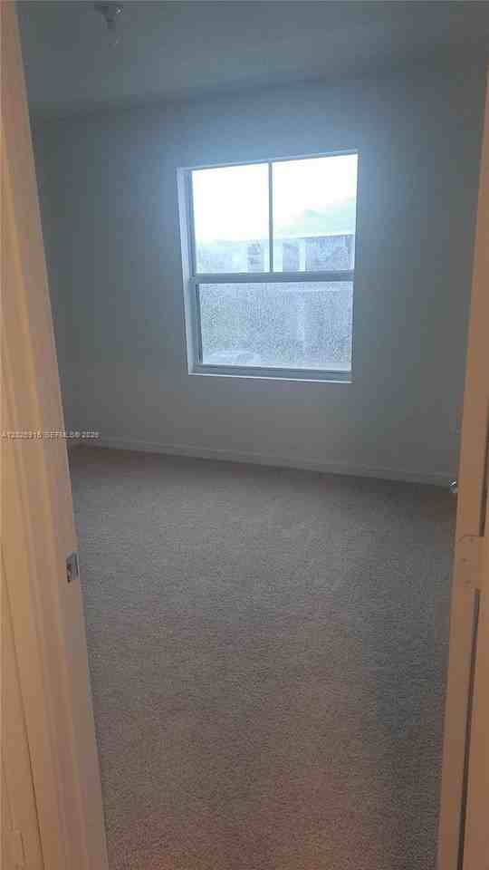 408 Ne 1st Dr - Photo 5 of 15