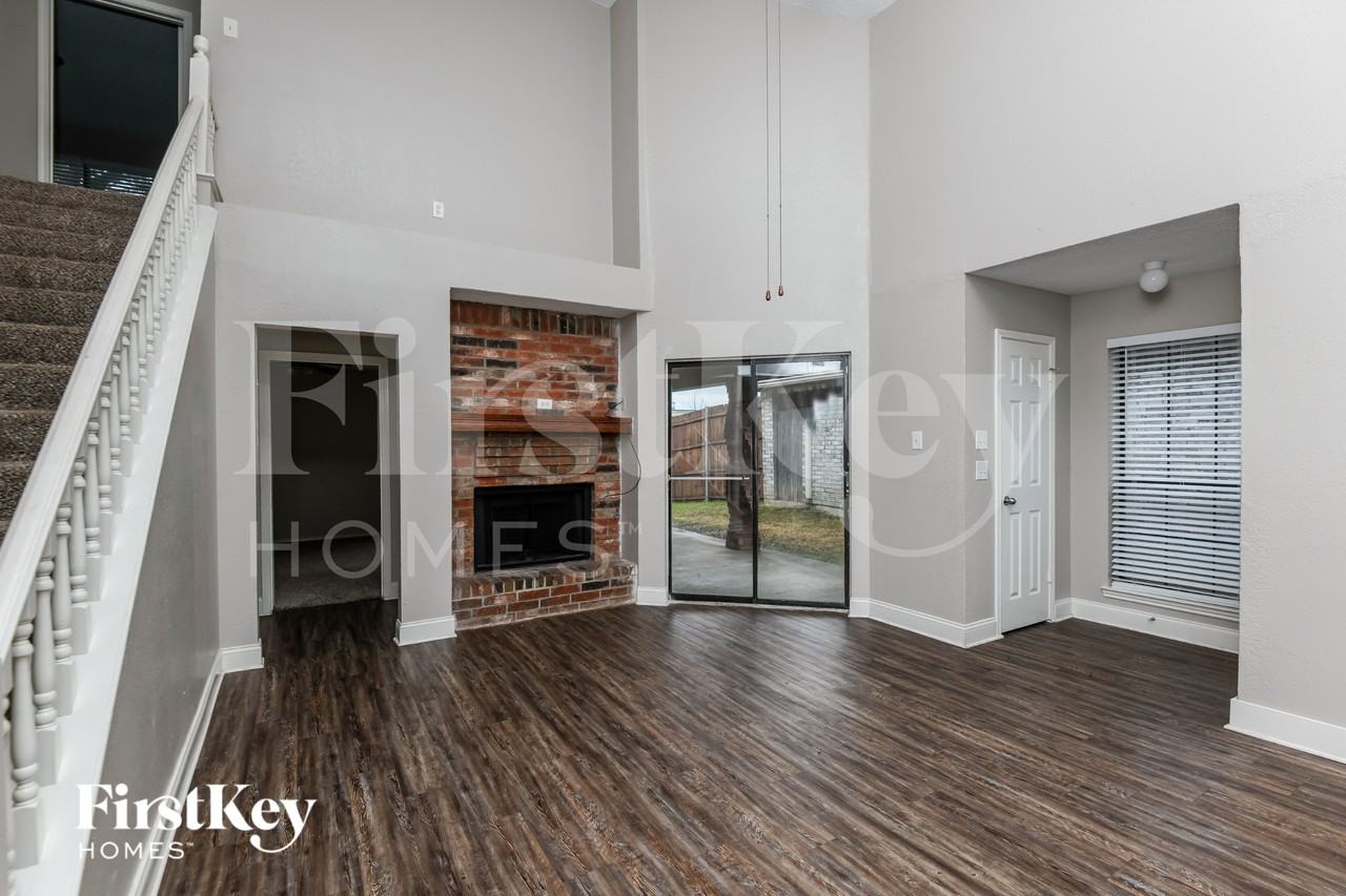 4213 Amy Dr - Photo 2 of 16