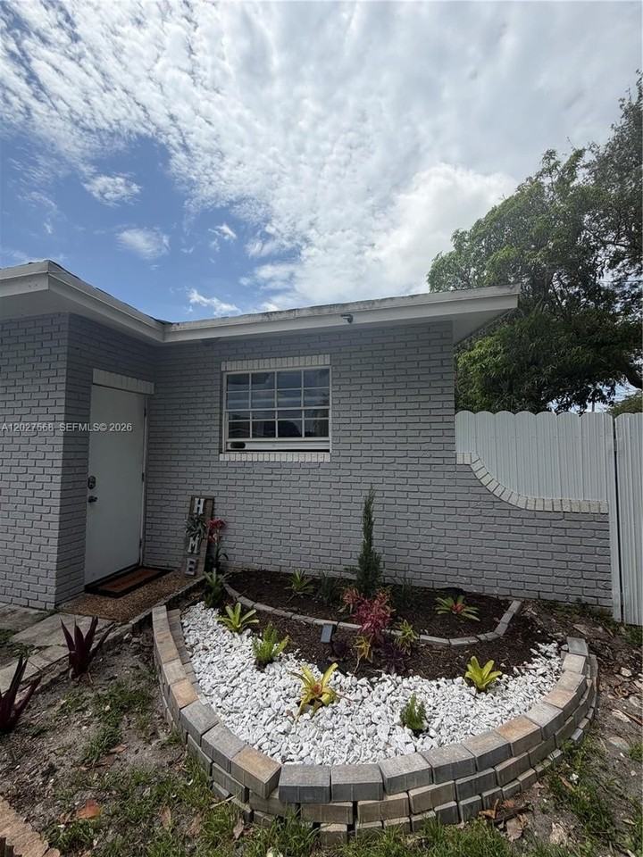 4890 Nw 7th St #2 - Photo 5 of 5