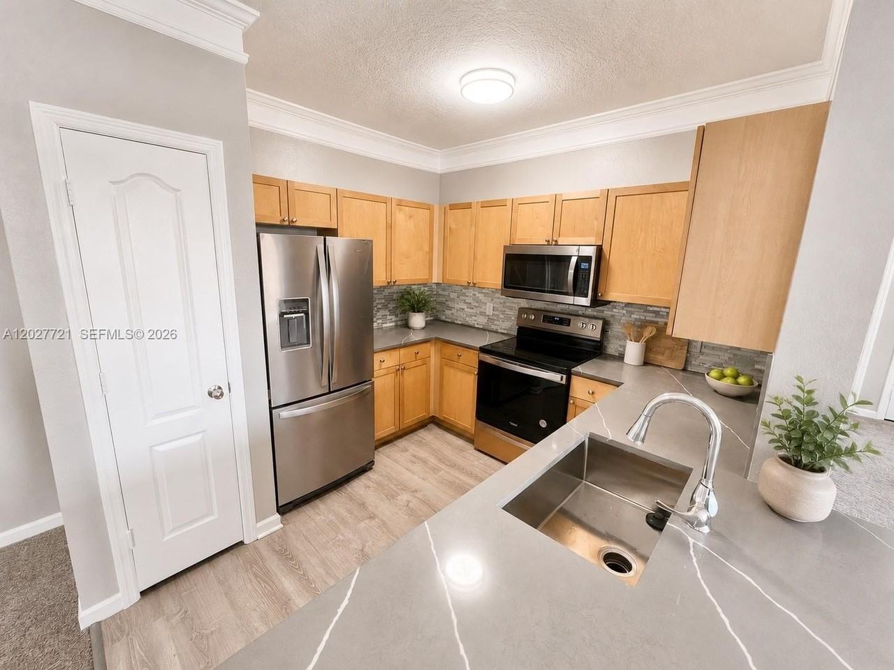 8836 Villa View Cir #306 - Photo 3 of 9