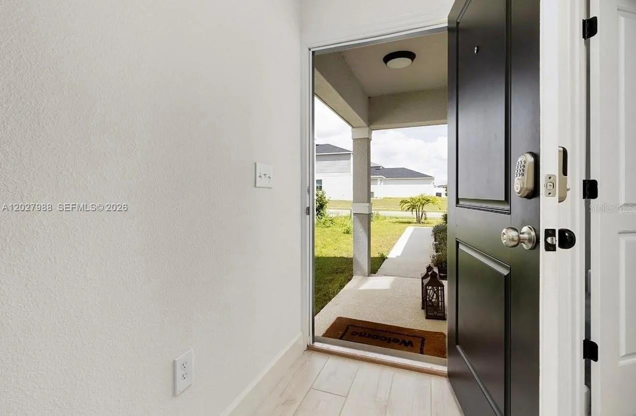 1136 Papaya Cir - Photo 5 of 36