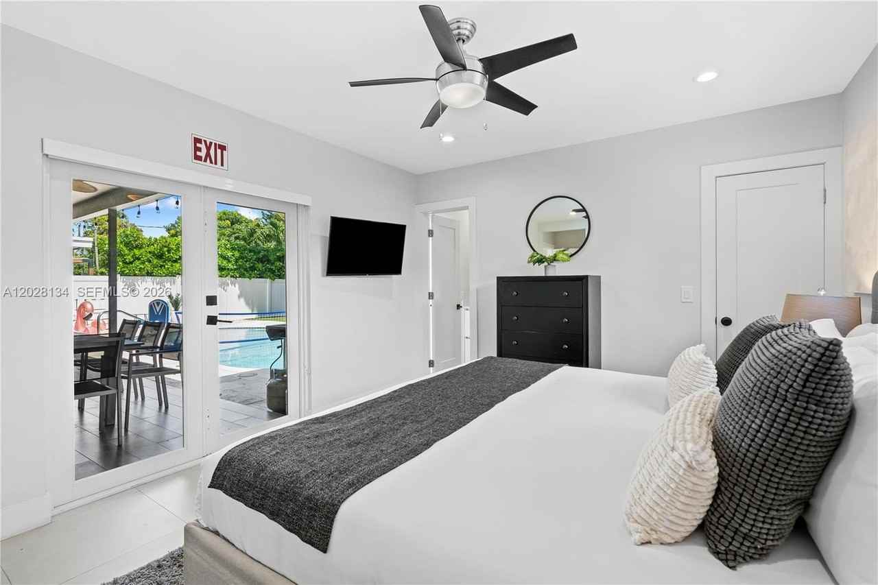 1329 Funston St - Photo 4 of 34