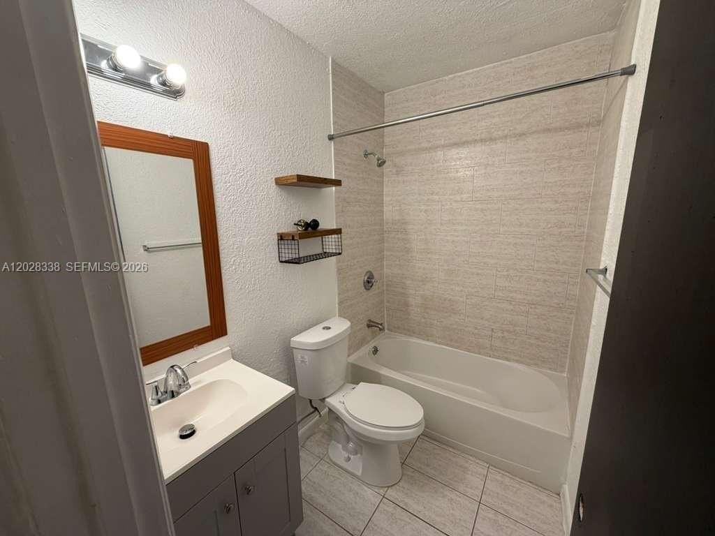 165 Lawn Way - Photo 4 of 28