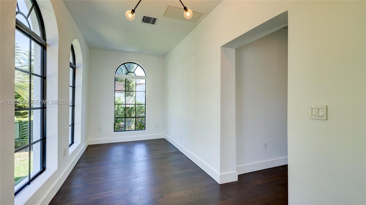 426 Aragon Ave - Photo 3 of 24