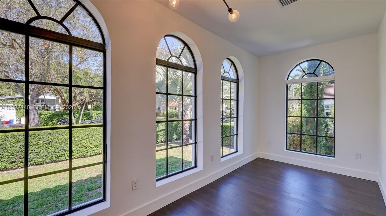 426 Aragon Ave - Photo 4 of 24
