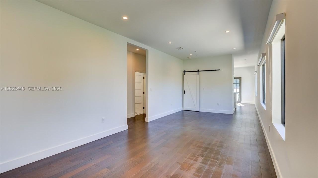 426 Aragon Ave - Photo 7 of 24