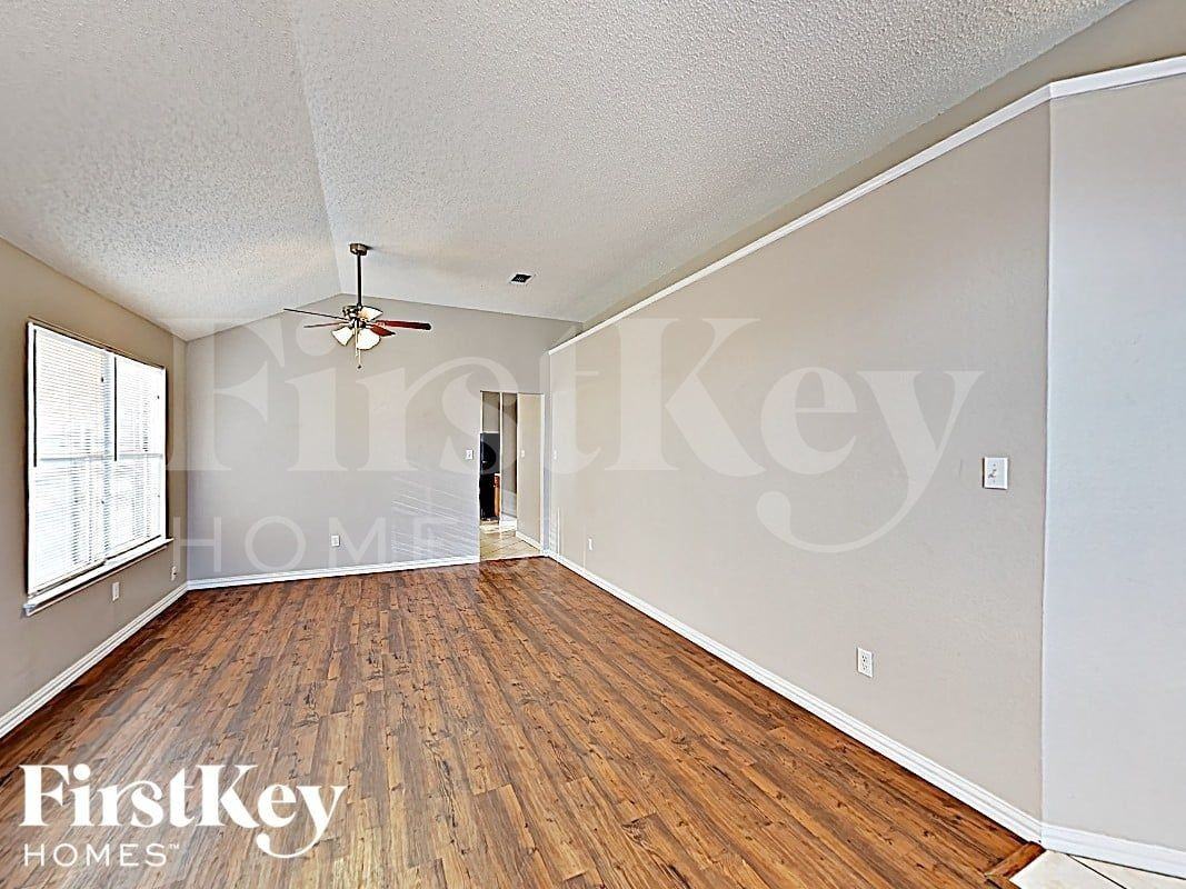 3955 Cypress Gardens Dr - Photo 2 of 17