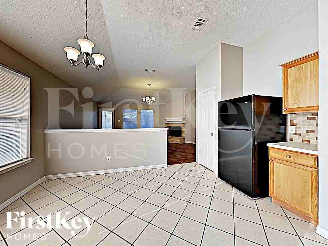 3955 Cypress Gardens Dr - Photo 5 of 17