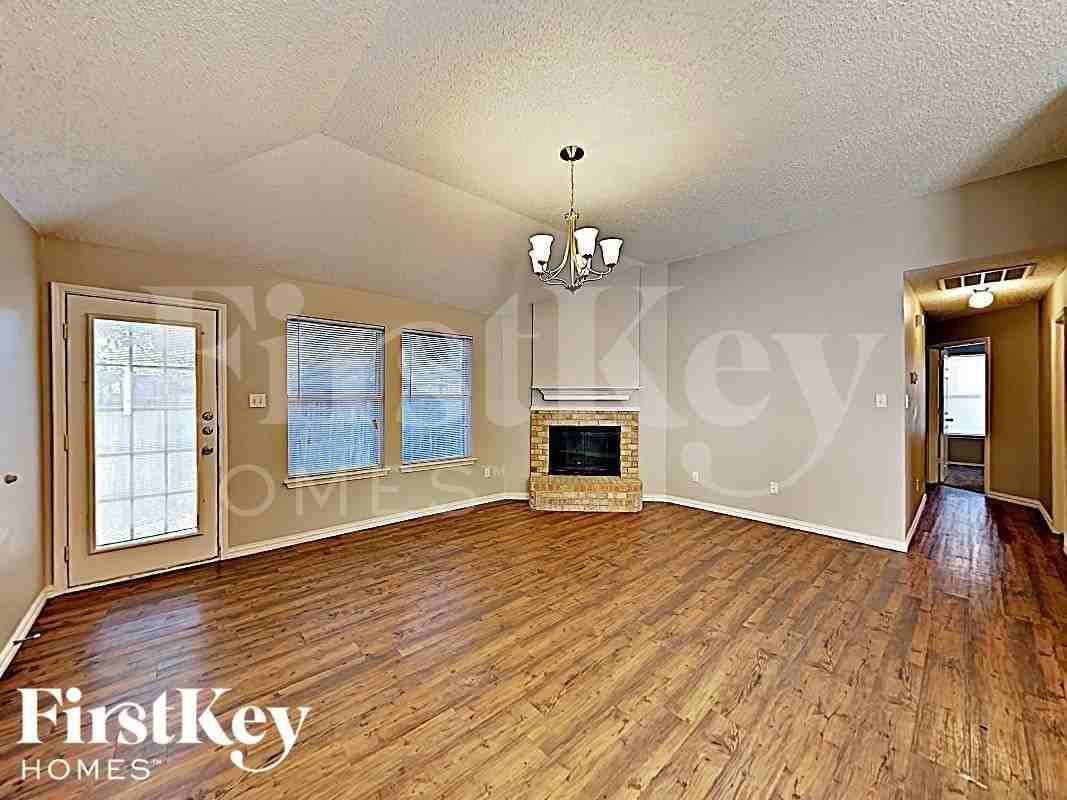 3955 Cypress Gardens Dr - Photo 6 of 17