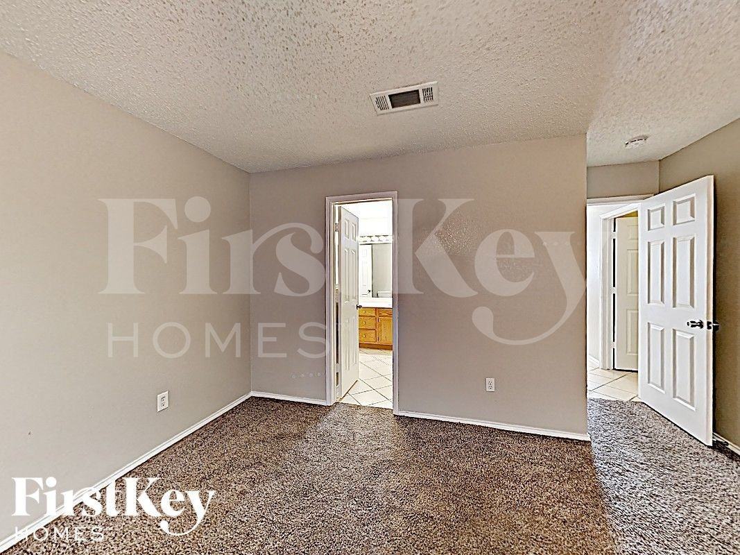3955 Cypress Gardens Dr - Photo 7 of 17