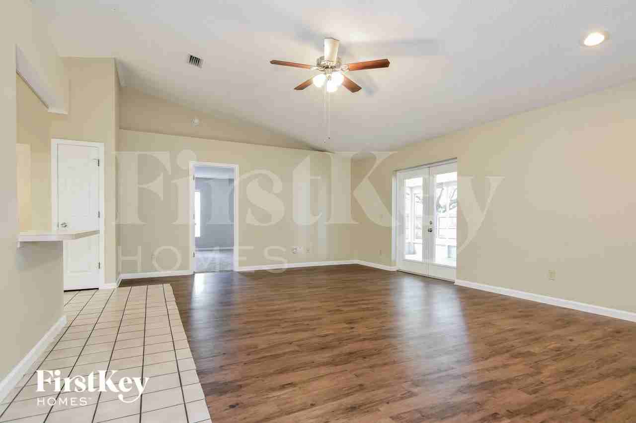 3818 Forest Park Pl - Photo 3 of 15