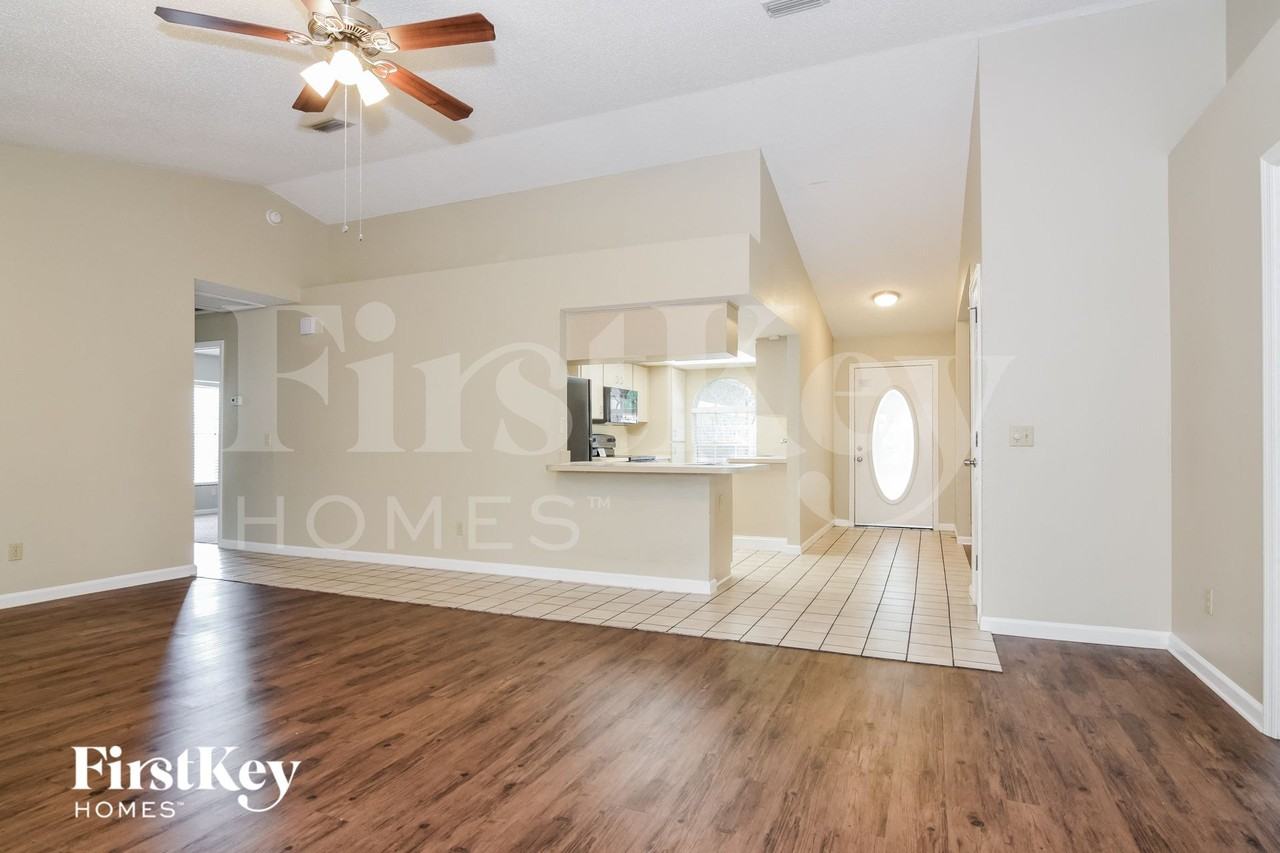 3818 Forest Park Pl - Photo 4 of 15