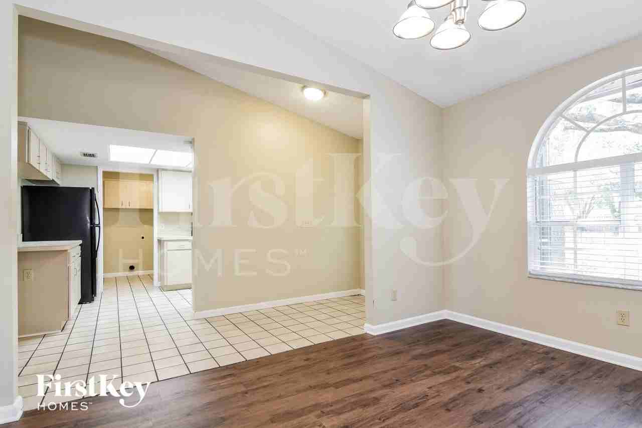 3818 Forest Park Pl - Photo 5 of 15