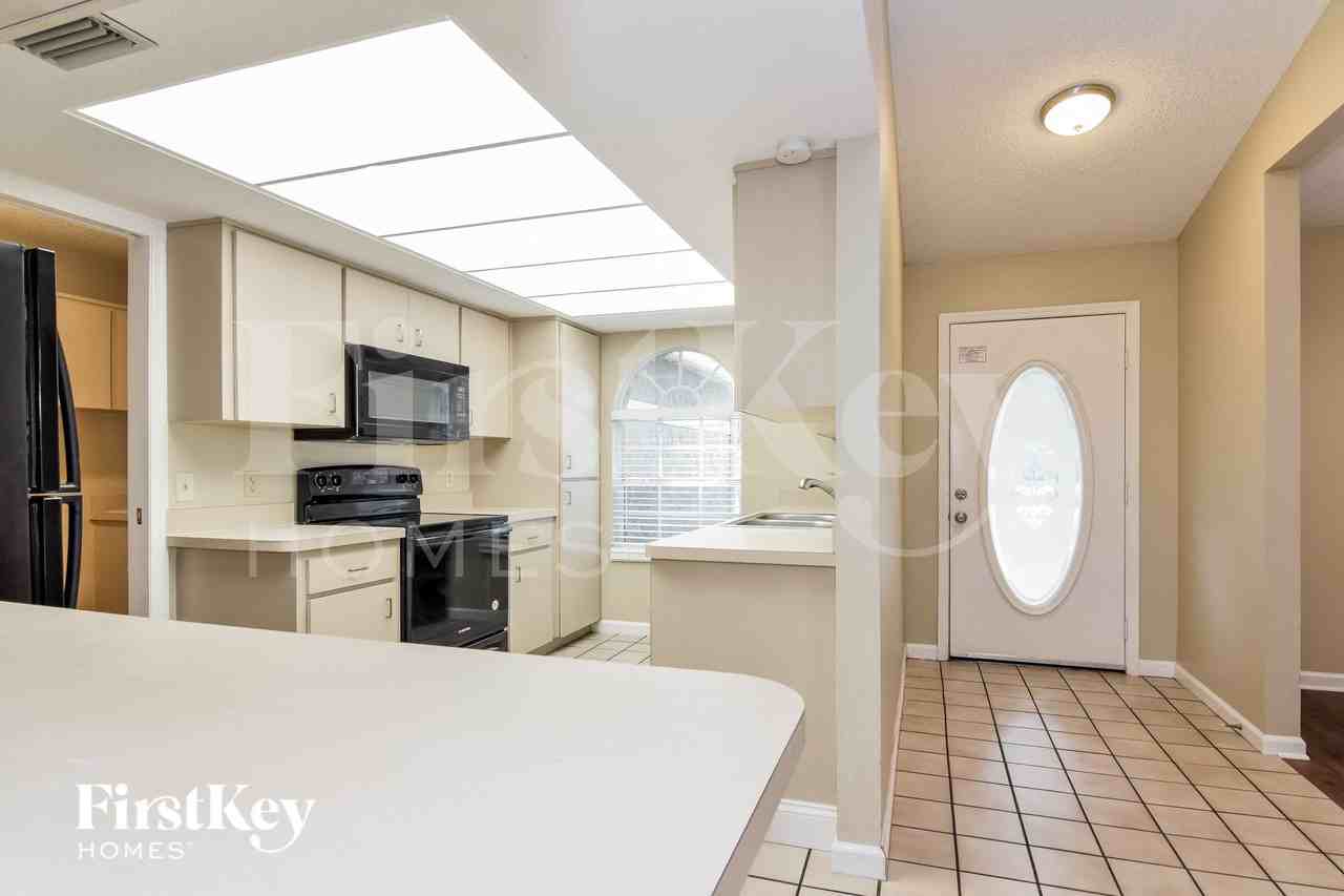 3818 Forest Park Pl - Photo 6 of 15