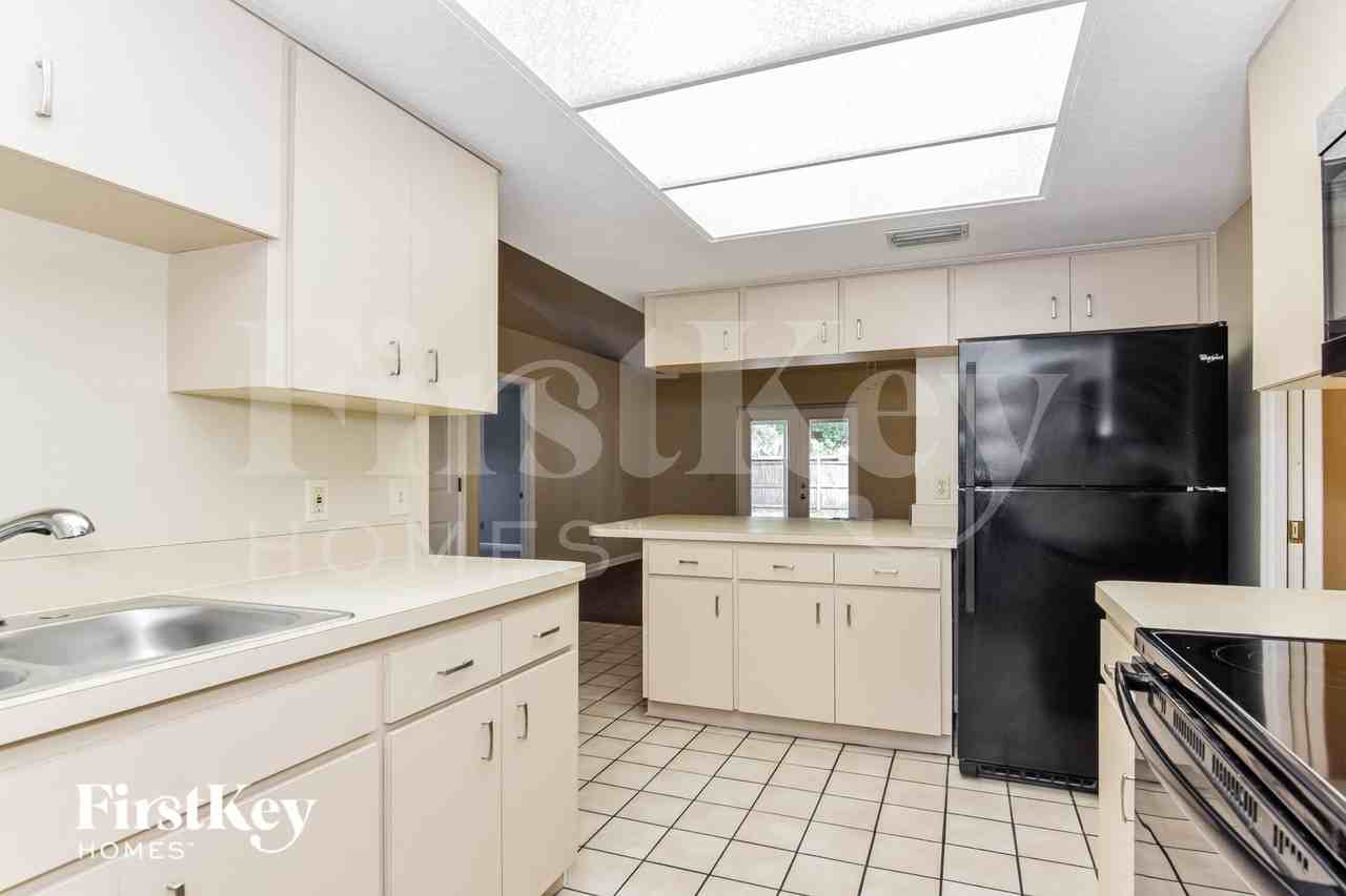 3818 Forest Park Pl - Photo 7 of 15