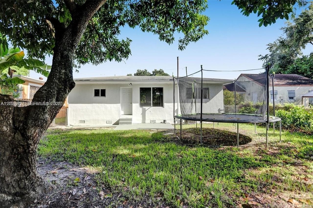236 Nw 42nd St - Photo 4 of 50