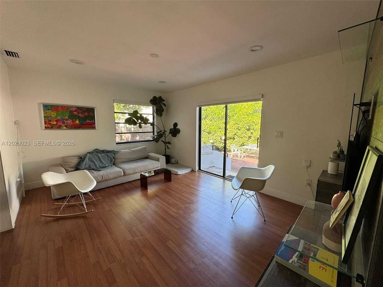 1645 Sw 40th Ave #0 - Photo 4 of 20