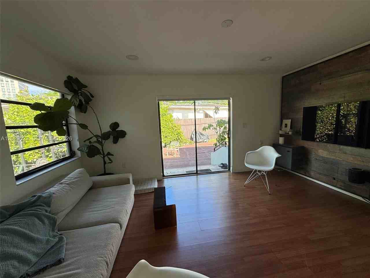 1645 Sw 40th Ave #0 - Photo 5 of 20