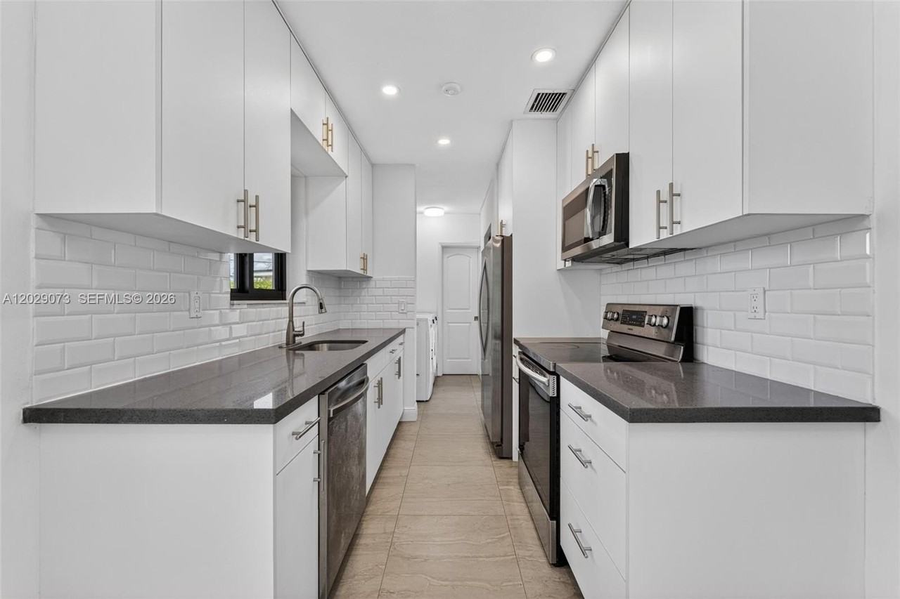 680 W 50th Pl - Photo 3 of 25