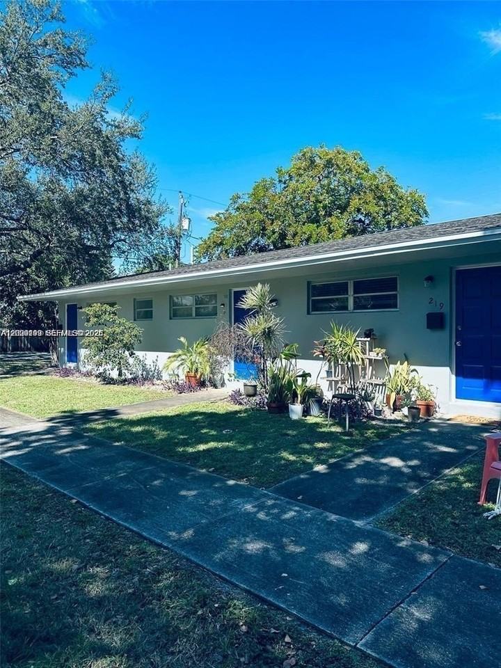 213 Sw 1st Ct #215 - Photo 2 of 17