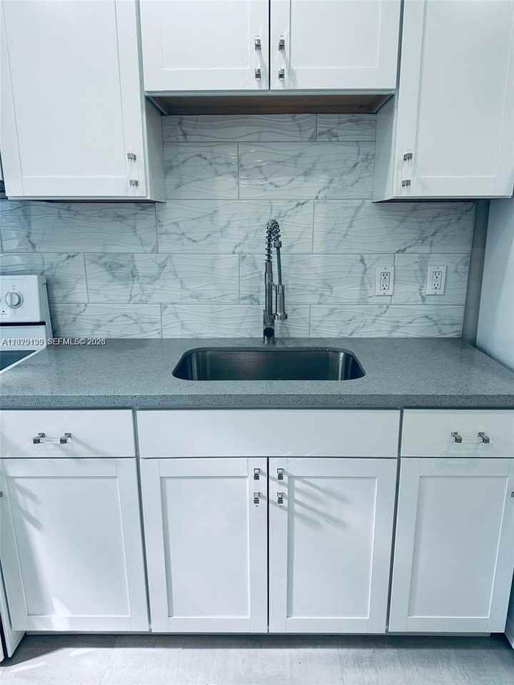 213 Sw 1st Ct #215 - Photo 5 of 17