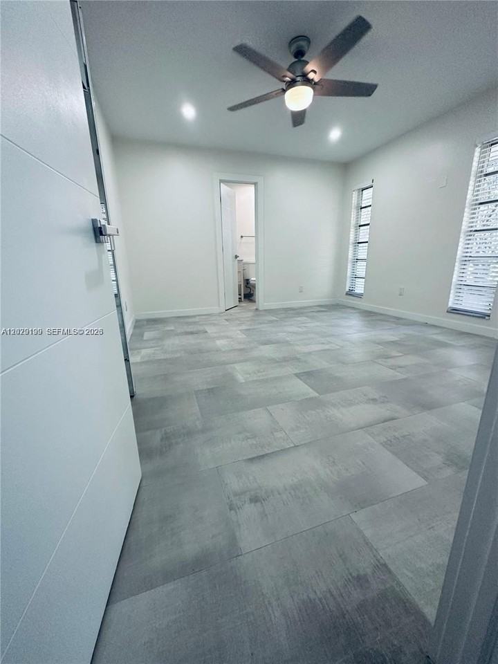 213 Sw 1st Ct #215 - Photo 7 of 17