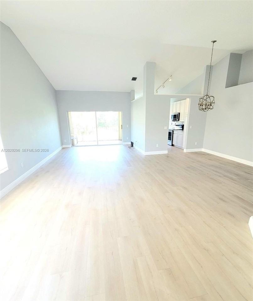 17317 Boca Club Blvd #8 - Photo 3 of 26