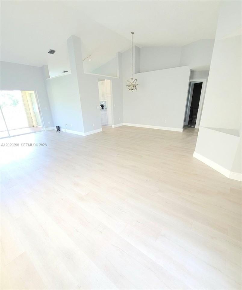 17317 Boca Club Blvd #8 - Photo 4 of 26
