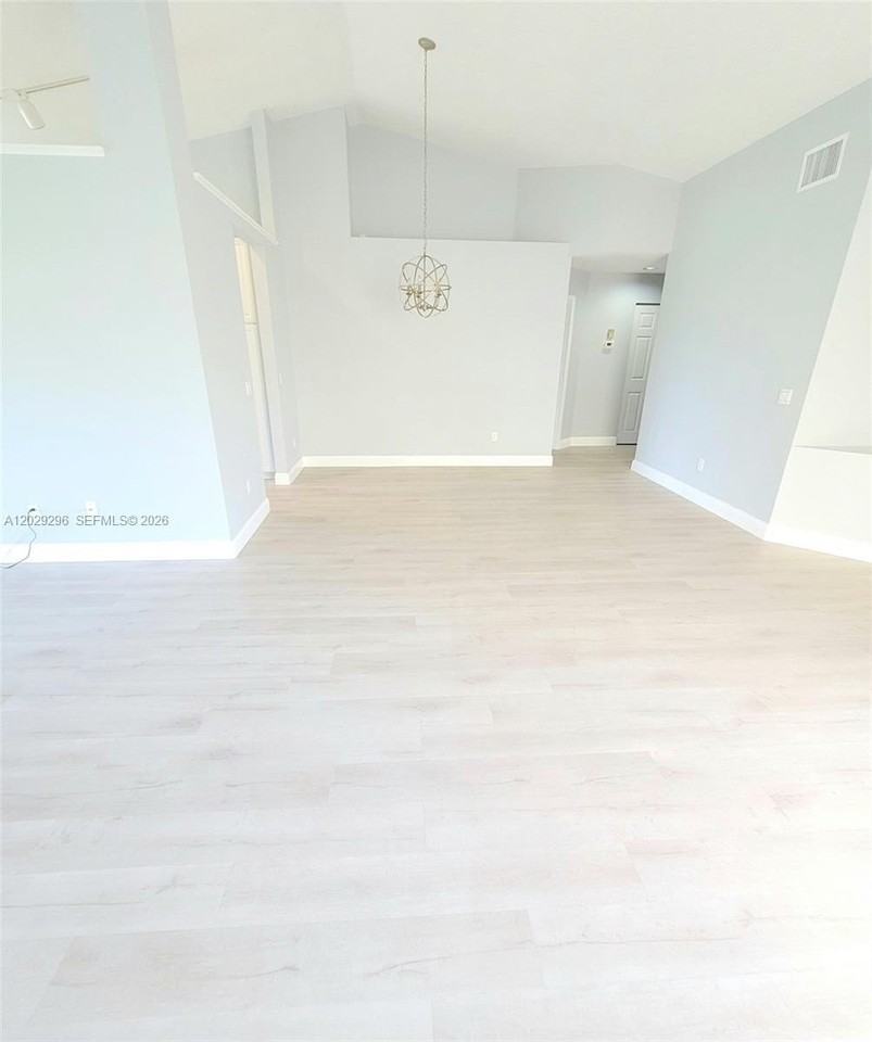 17317 Boca Club Blvd #8 - Photo 5 of 26