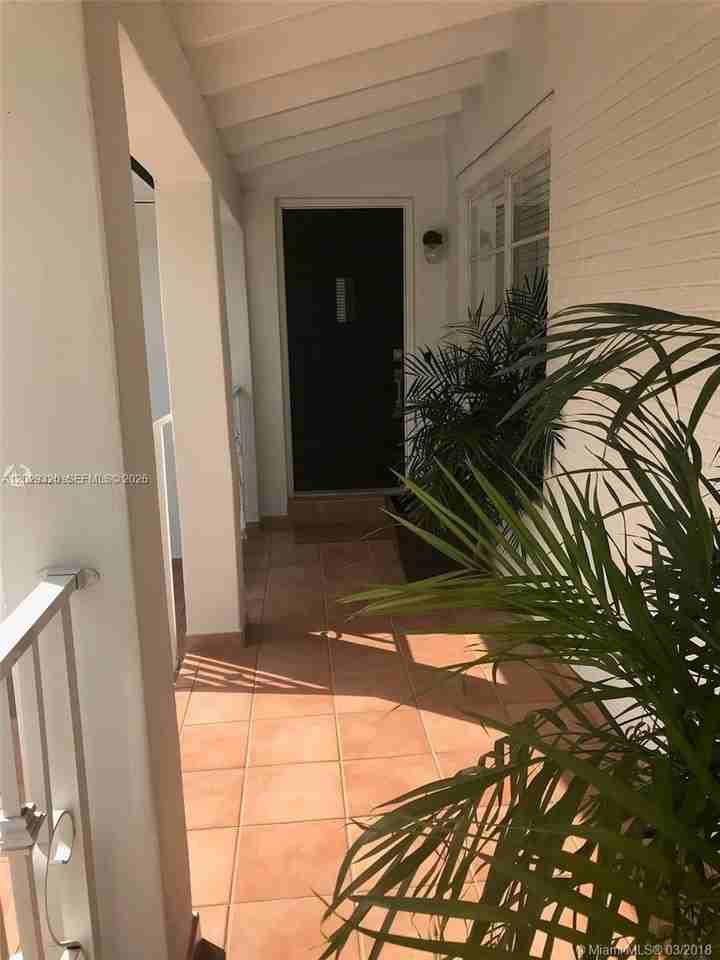 931 Placetas Ave - Photo 3 of 21