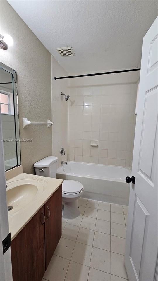 785 Sw 6th Pl #1 - Photo 3 of 15