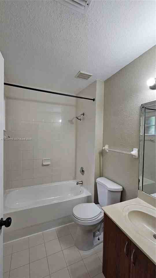 785 Sw 6th Pl #1 - Photo 4 of 15
