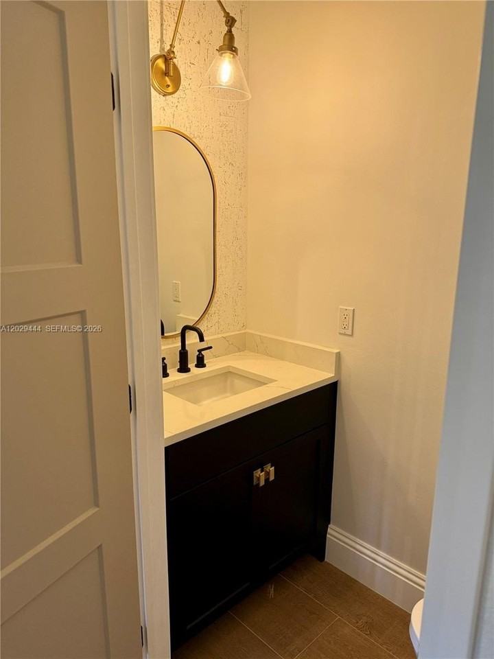 1873 Nw 12th St - Photo 5 of 31