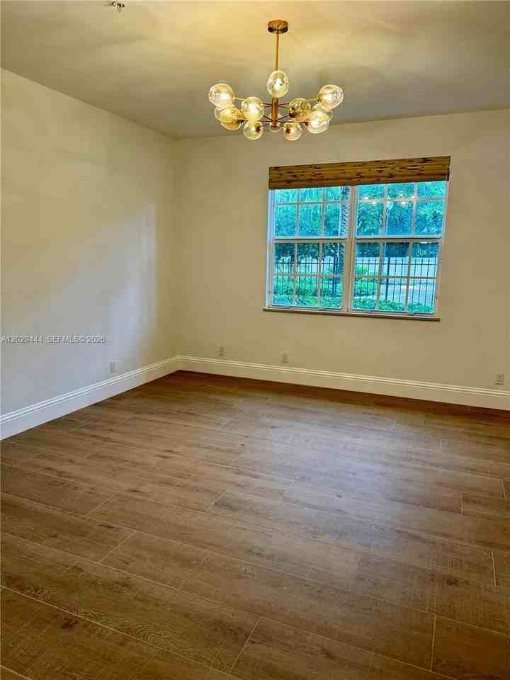 1873 Nw 12th St - Photo 6 of 31