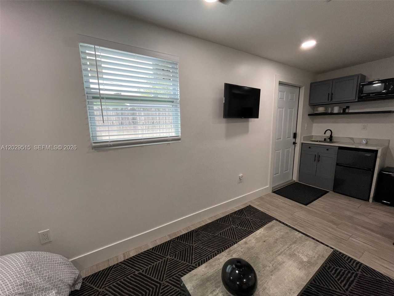 170 Ne 60th St - Photo 4 of 19