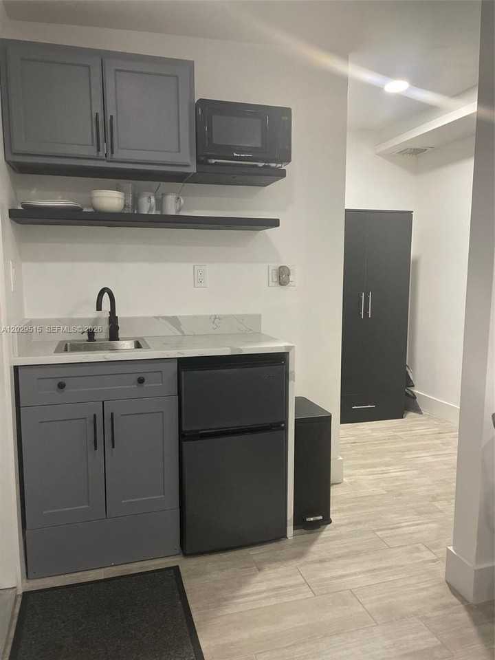 170 Ne 60th St - Photo 7 of 19