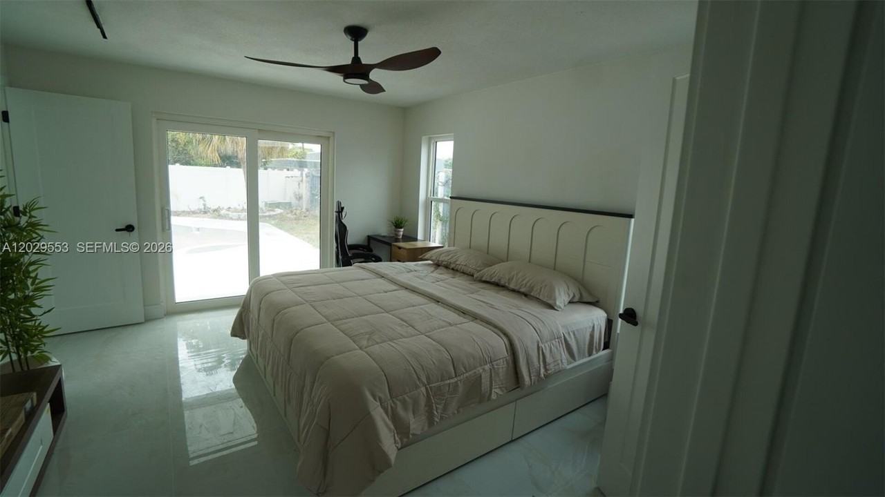8105 Nw 74th Ter - Photo 5 of 7