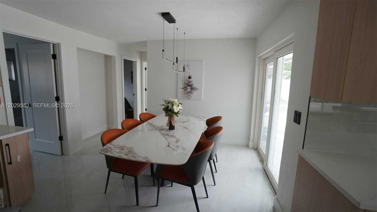 8105 Nw 74th Ter - Photo 6 of 7