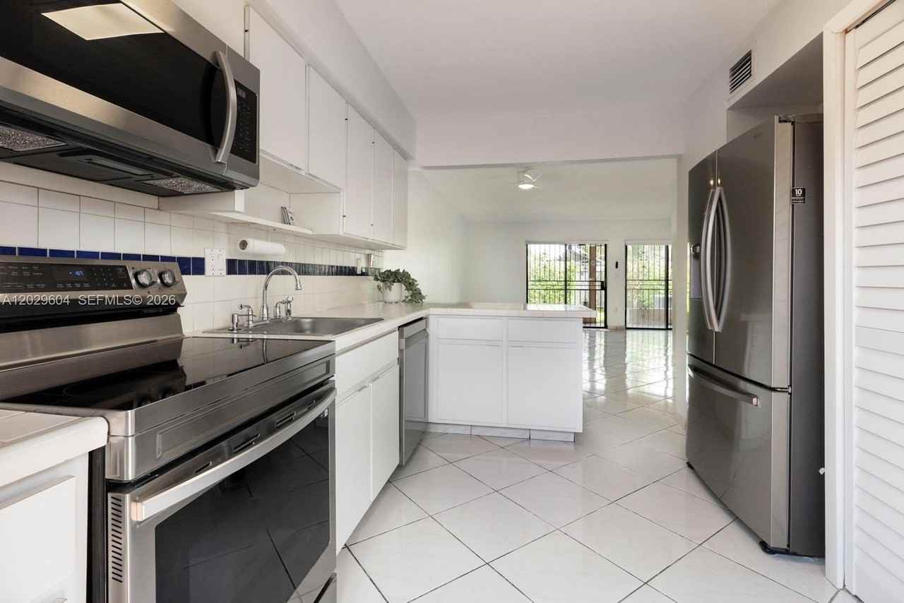 3804 Sw 79th Ave #76 - Photo 6 of 17