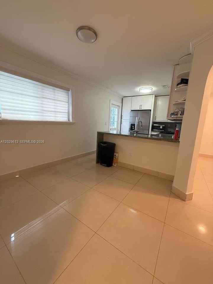 824 Sw 12th Pl #0 - Photo 2 of 14