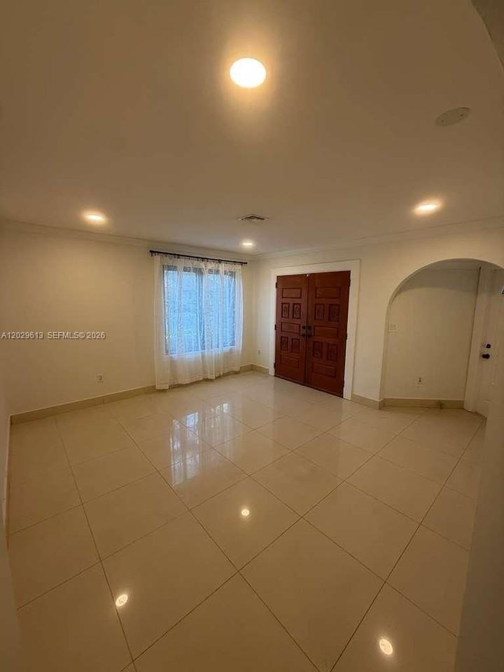 824 Sw 12th Pl #0 - Photo 5 of 14
