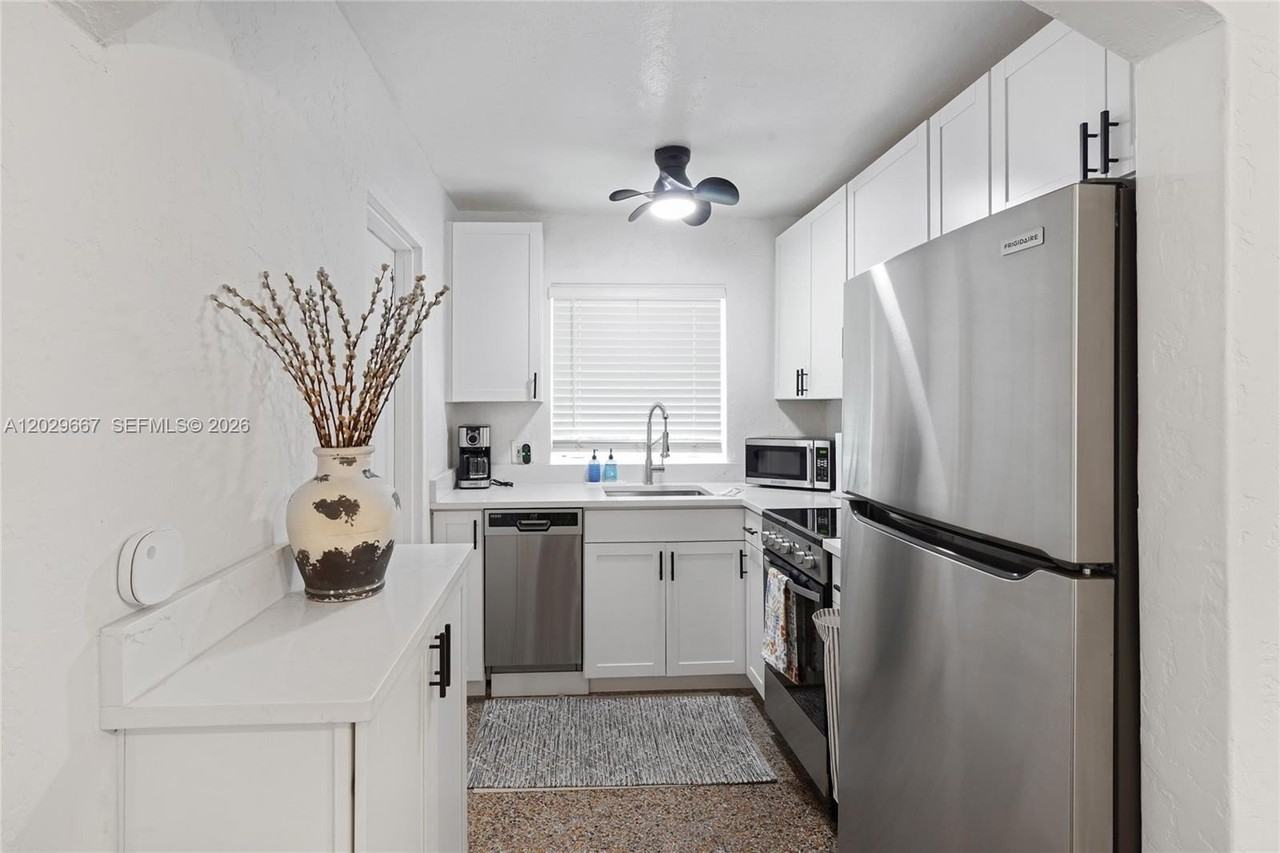 725 Middle St #2 - Photo 2 of 42