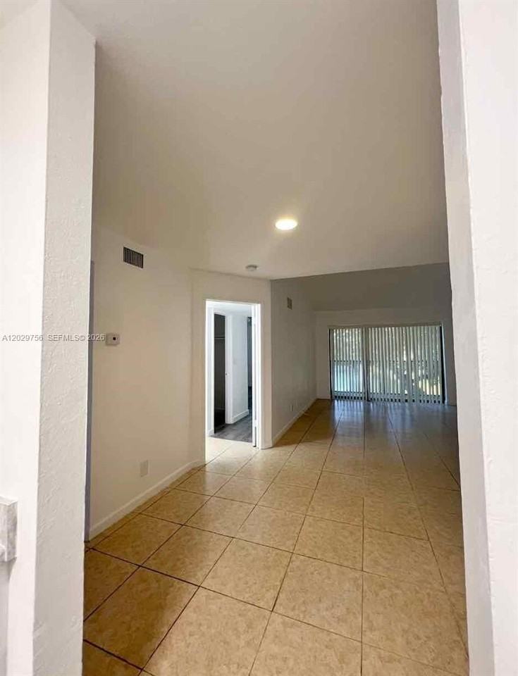 8719 Nw 39th St #8719 - Photo 4 of 11