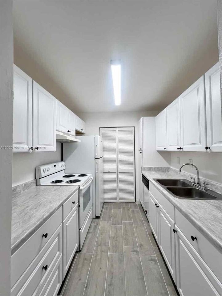 8719 Nw 39th St #8719 - Photo 5 of 11