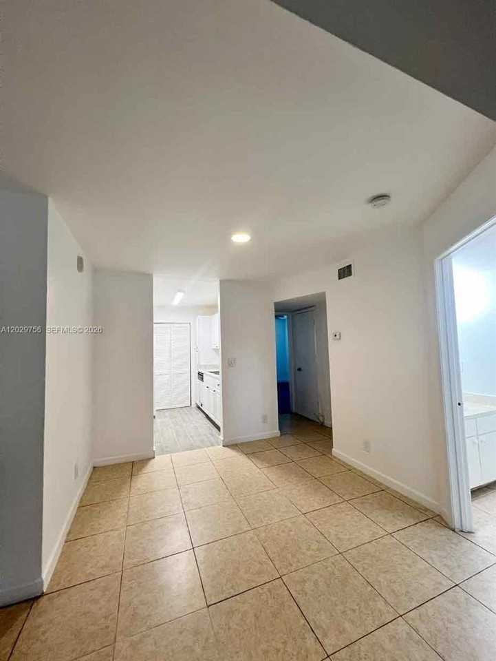 8719 Nw 39th St #8719 - Photo 6 of 11
